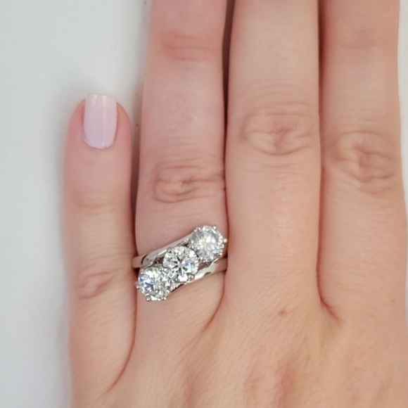 New 3ct Beautiful Moissanite Diamond Ring - Picture 4 of 9